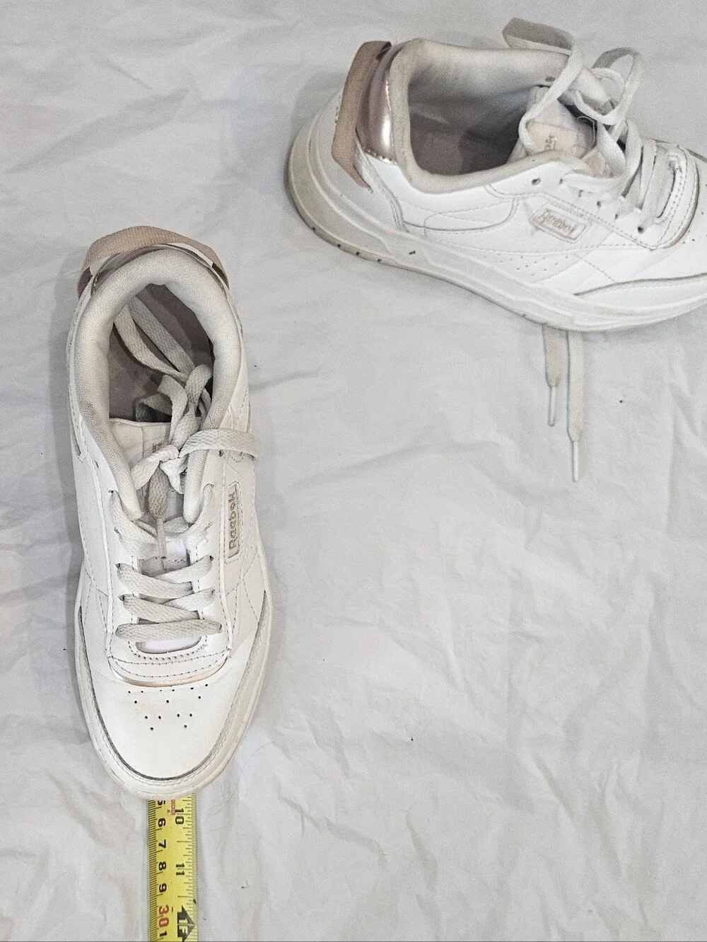 Reebok Club MEMT Youth Size 2 / Women's 3.5 White Gold